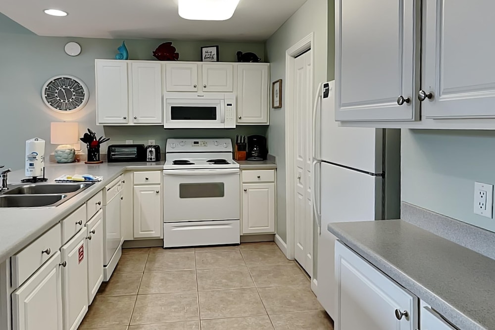 Beach Resort 305 1058526 1 Br condo by RedAwning - photo 9