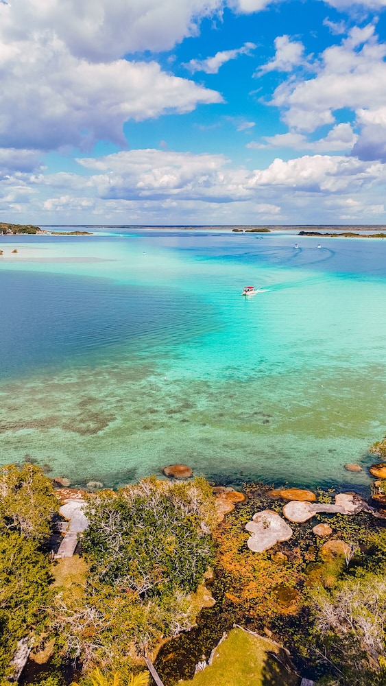 Azulea Bacalar Hotel & Spa Lagoon Front