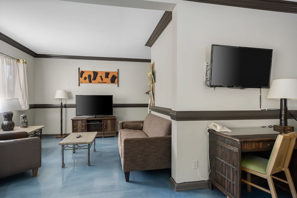 Caliente Tropics Hotel - photo 36