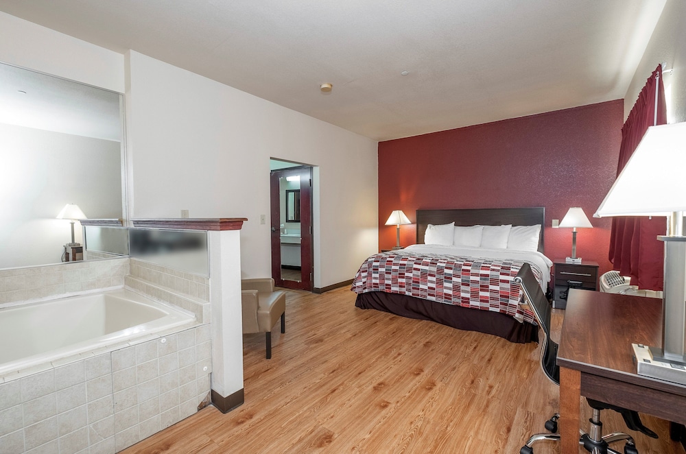 Red Roof Inn Hartselle - photo 11