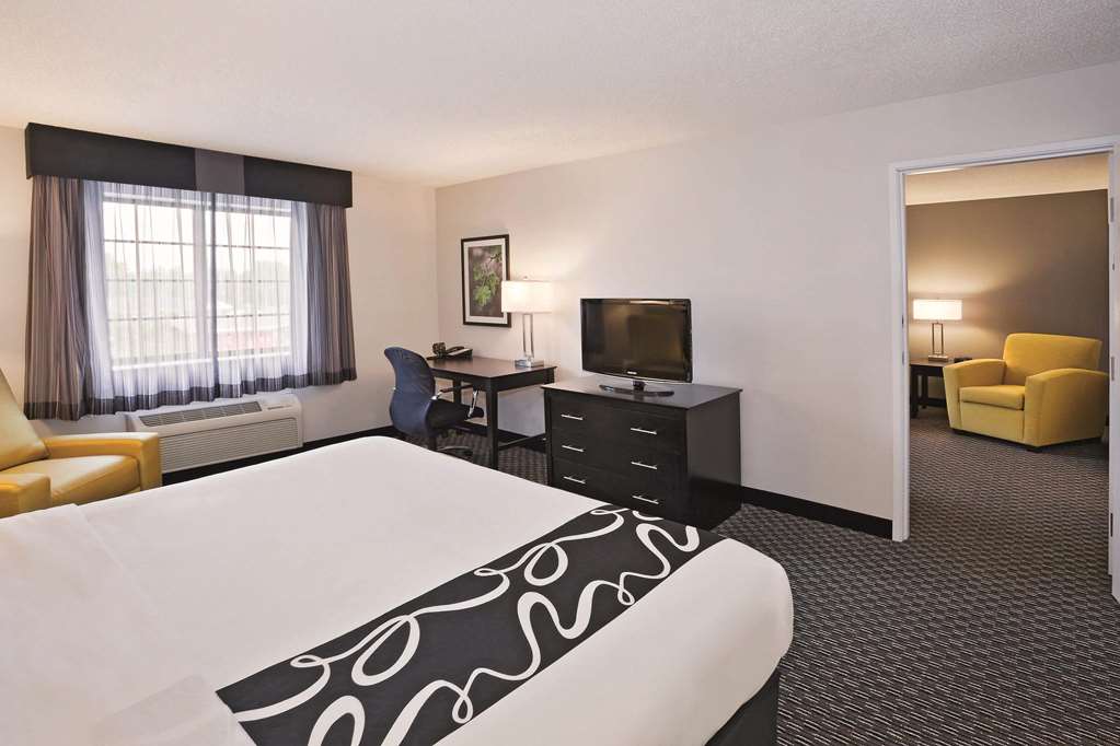 La Quinta Inn & Suites by Wyndham Cleveland Macedonia - photo 32