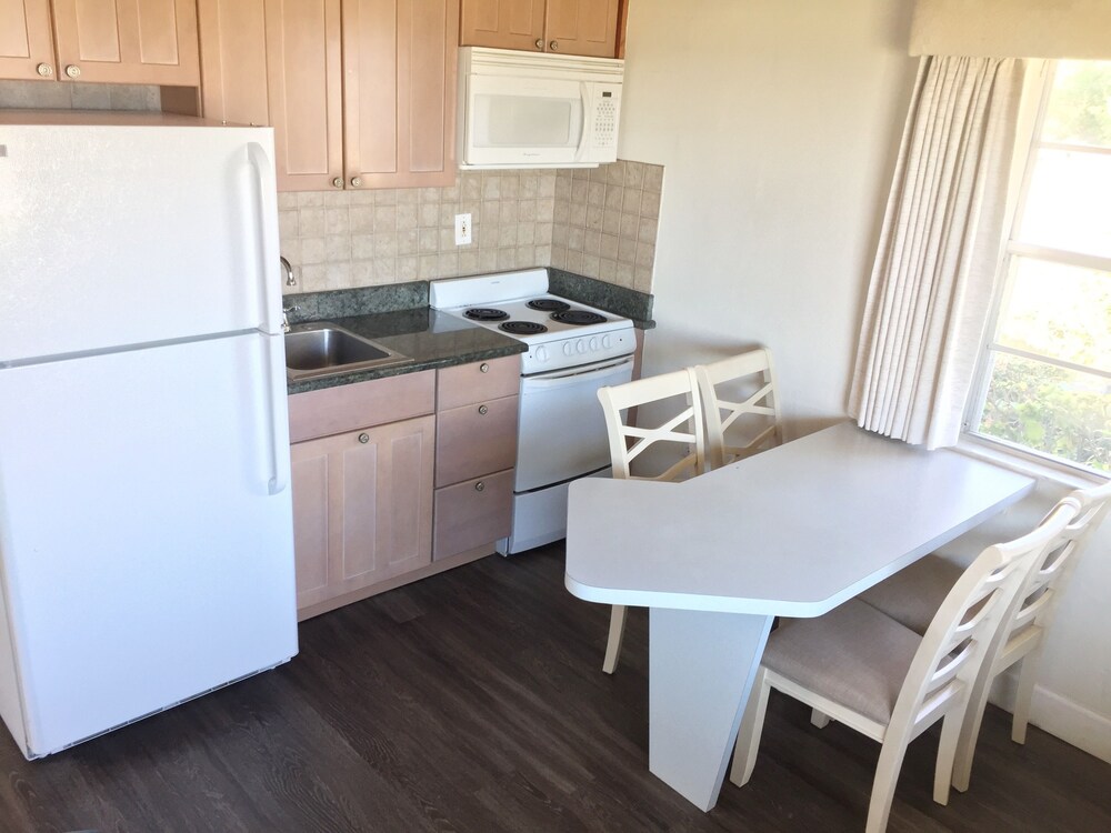 Surf Studio Beach Resort - photo 14