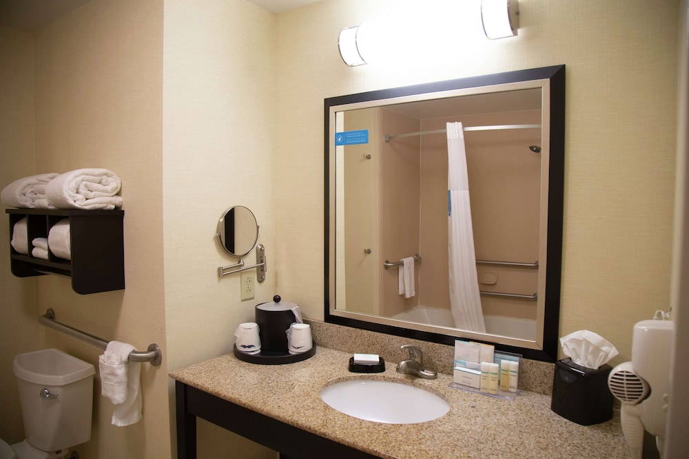 Hampton Inn & Suites Sharon - photo 52