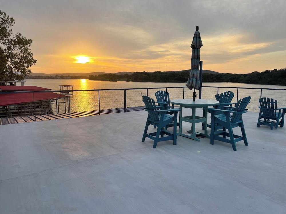 Lakeside Valentine in Kingsland, United States