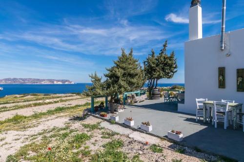 Gemilos Nest - carbon neutral hotel in Unknown City