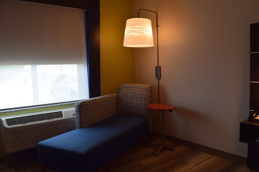 Holiday Inn Express Hotel & Suites Sparta by IHG - photo 21