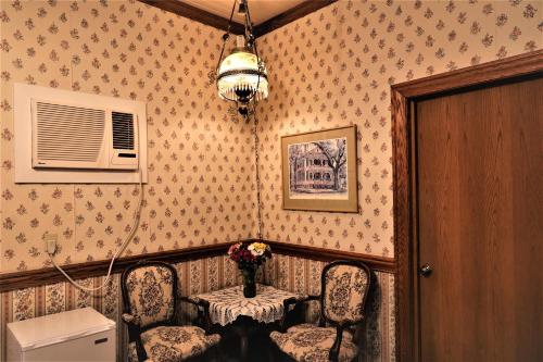 Mariposa Hotel Inn - photo 14