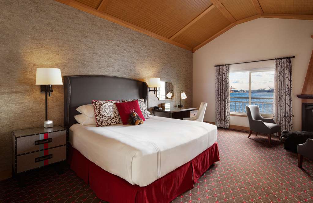 The Edgewater Hotel - photo 18