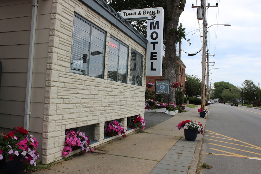 Town & Beach Motel - photo 36