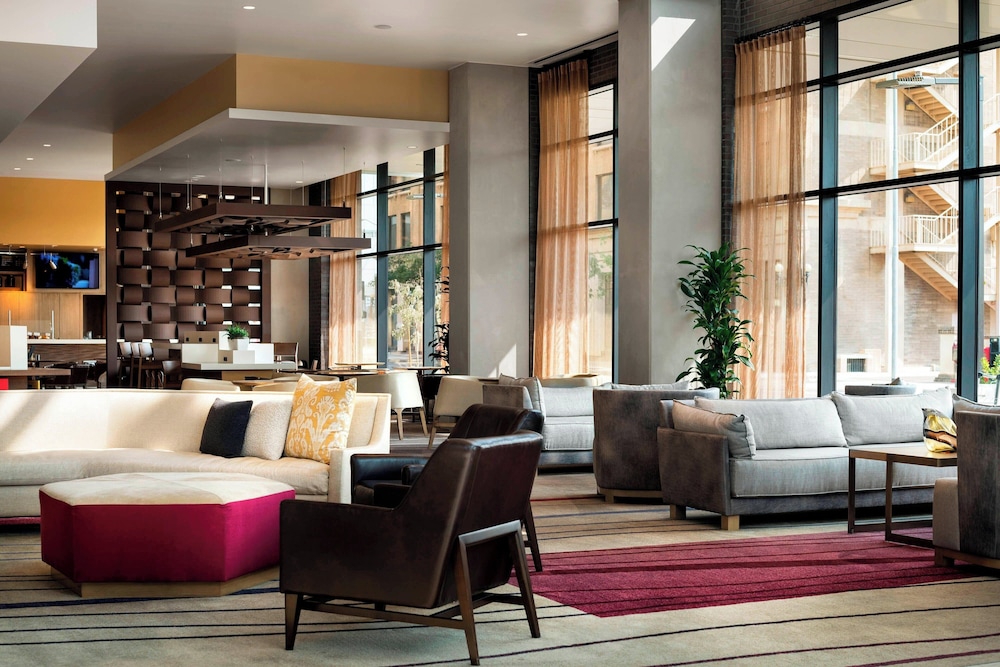 Courtyard Phoenix Downtown - photo 4