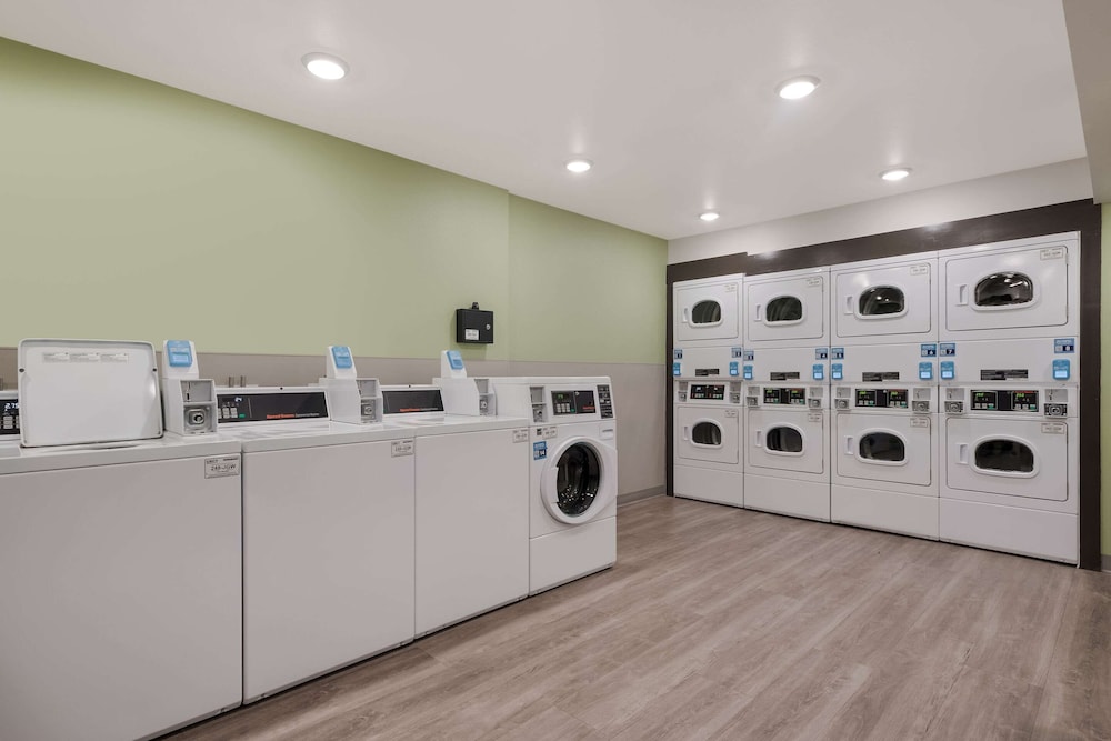 WoodSpring Suites Phoenix Deer Valley - photo 21