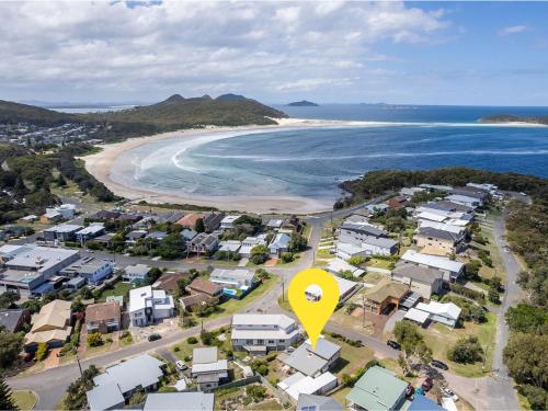 Golden Sands 2 Short Street Air Con Wifi Beach View in Fingal Bay, Australia