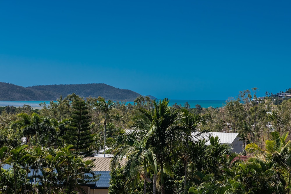 Sunset Escape Cannonvale — 4-Star Luxury Hotel in Cannonvale, Australia