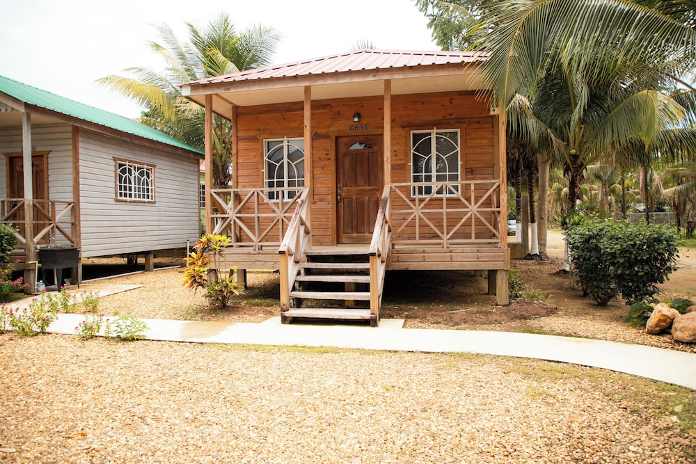 Hummingbird Estate Cabanas — Dangriga — photo 3