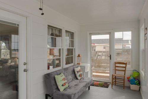 The Beach Fact Oar by Oak Island Accommodations - photo 2
