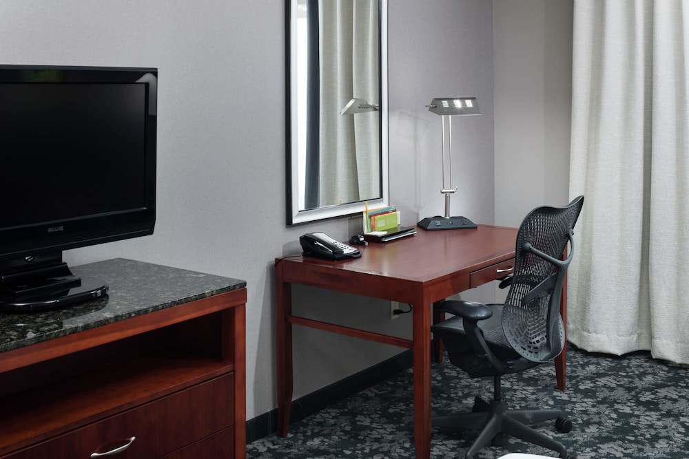 Hilton Garden Inn Lake Forest Mettawa - photo 16