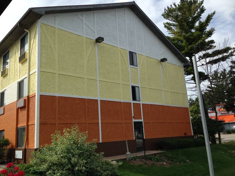 Days Inn & Suites by Wyndham Traverse City - photo 30