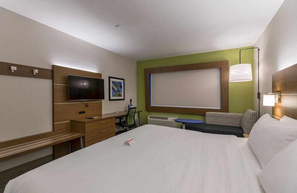 Holiday Inn Express and Suites San Marcos South by IHG - photo 8