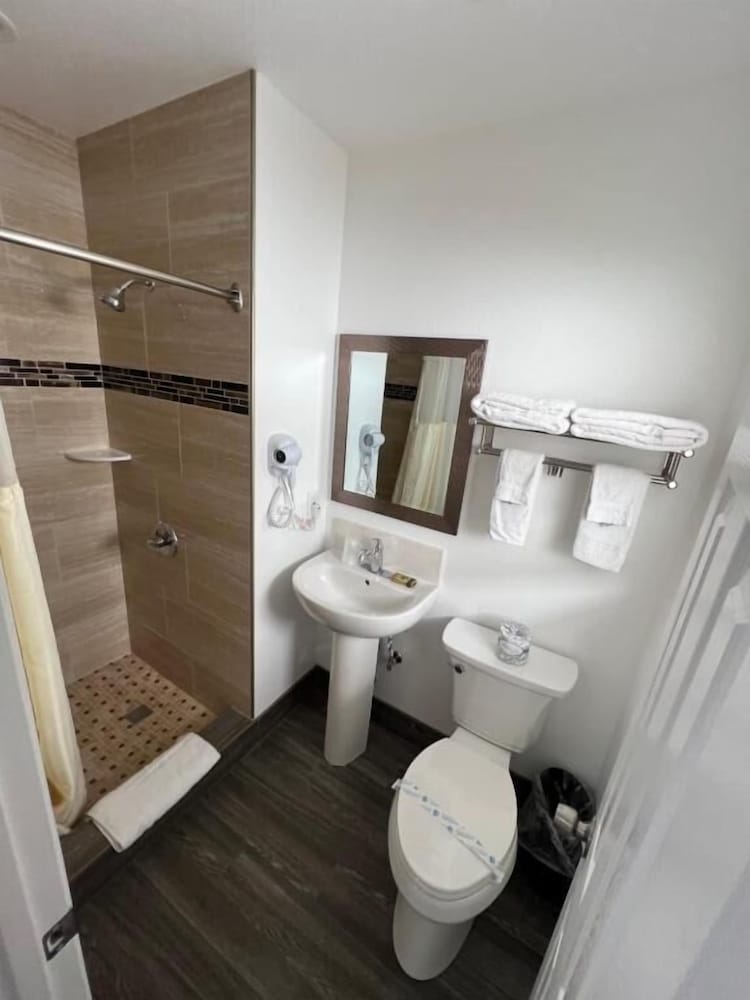 Town and Country Inn - photo 16