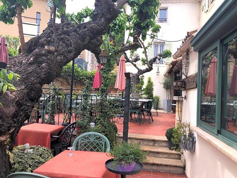 Le Provenvßal - carbon neutral hotel in Aups