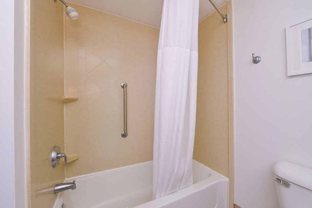 Hampton Inn & Suites Wilmington - photo 41