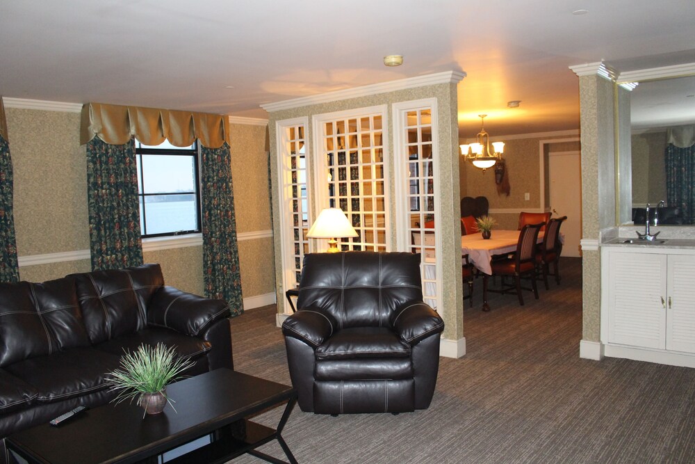 Roberts Riverwalk Urban Resort Hotel - photo 35