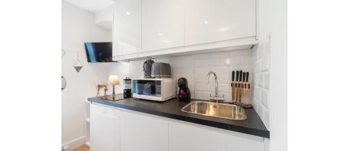 Tiny Studio in Very Central Location — 4-Star Luxury Hotel in London, United Kingdom