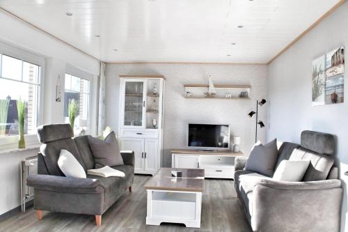 Nordsee Anker Unsere moderne 87 qm Ferienwohnung mit zwei Schlafzimmer in Norden Ortsteil Ostermarsch — 4-Star Luxury Hotel in Norden, Germany