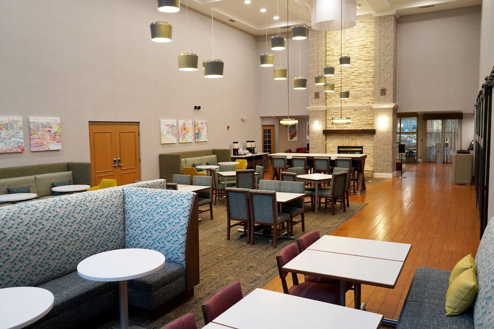 Hampton Inn & Suites Chicago Aurora - photo 37