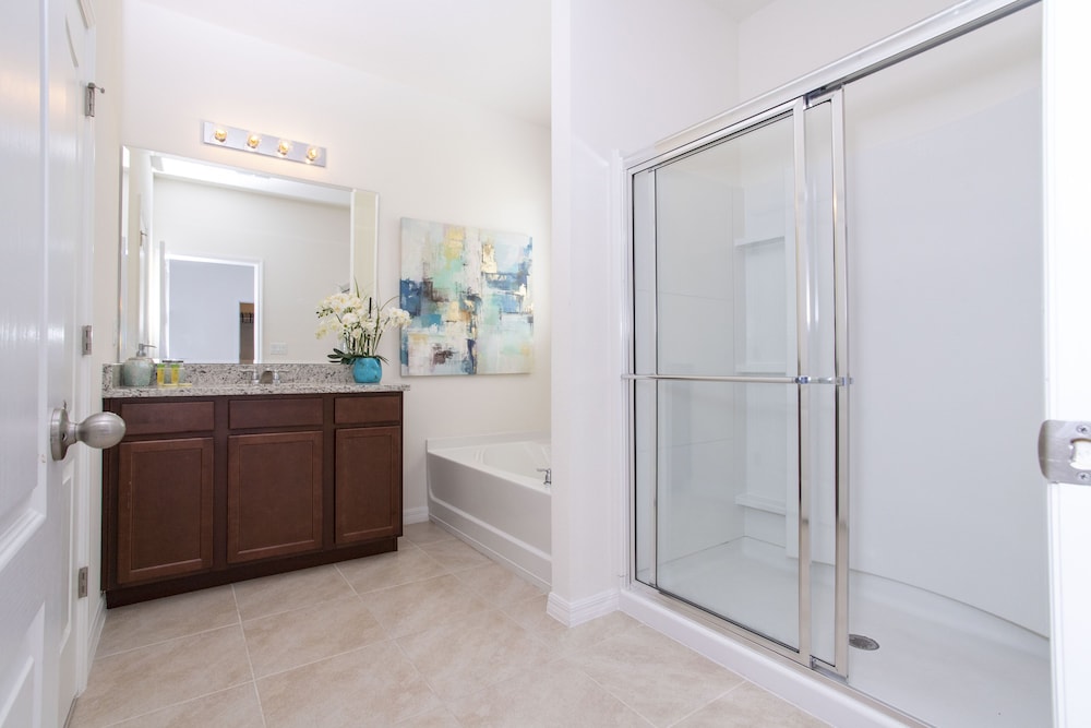 Gorgeous 5Bd w Pool & Jacuzzi @ Solterra Resort 6071 - photo 33