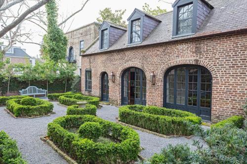 Gibbon House at Casa Zoe — 4-Star Luxury Hotel in Charleston, United States