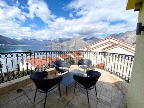 2montenegro MIMOZA Apartments — 4-Star Luxury Hotel in Dobrota, Montenegro