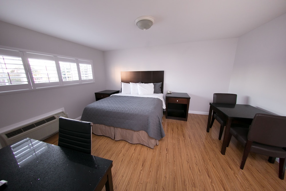 Metropolitan Inn & Suites - photo 9