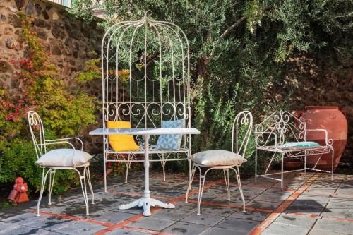 Palazzo Badiale history&rooms — hotel in Atella