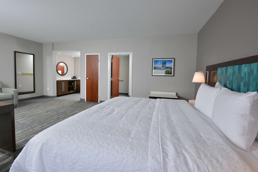 Hampton Inn & Suites by HIlton Charlotte North I 485 - photo 13
