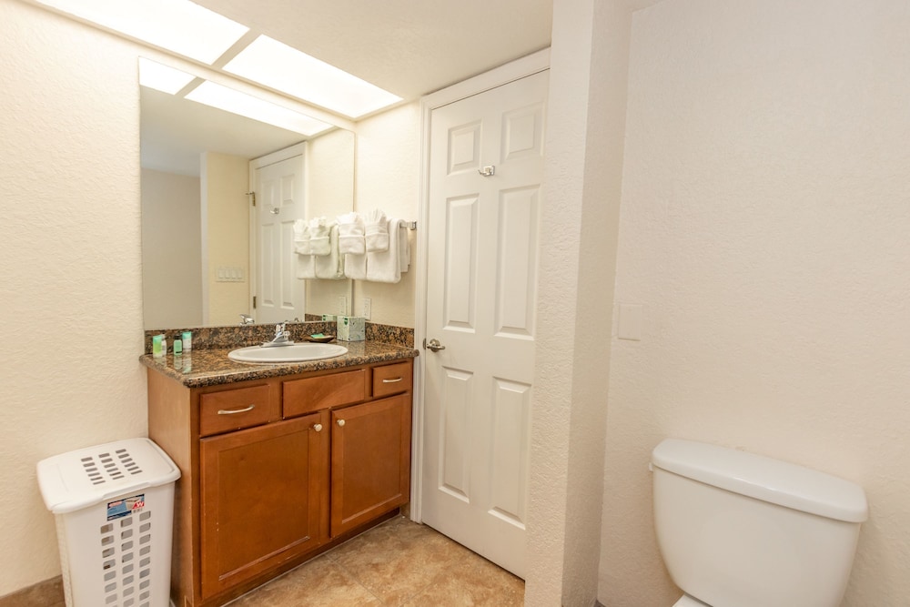 Coconut Cove All Suite Hotel - photo 7