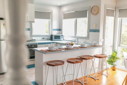 Ocean Breeze 100m from the Beach Pet Friendly — hotel in Ocean Grove