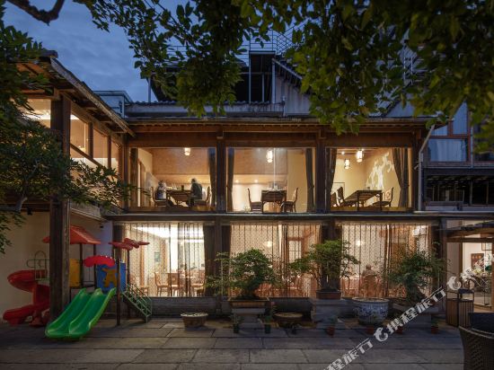 Taohuayuan Hostel — 4-Star Luxury Hotel in Huzhou, People's Republic of China