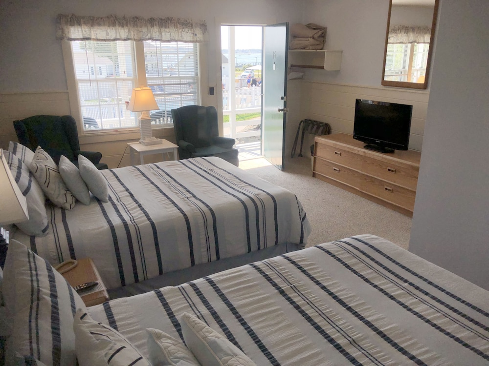 Bluebird Ocean Point Inn - photo 33