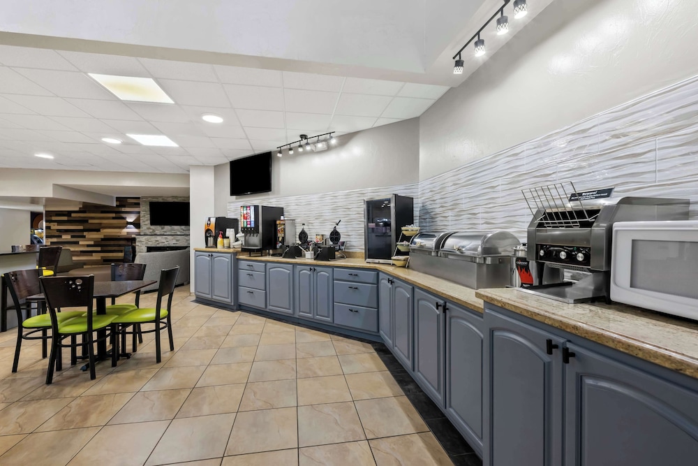 SureStay Plus Hotel by Best Western Lubbock Medical Center - photo 43