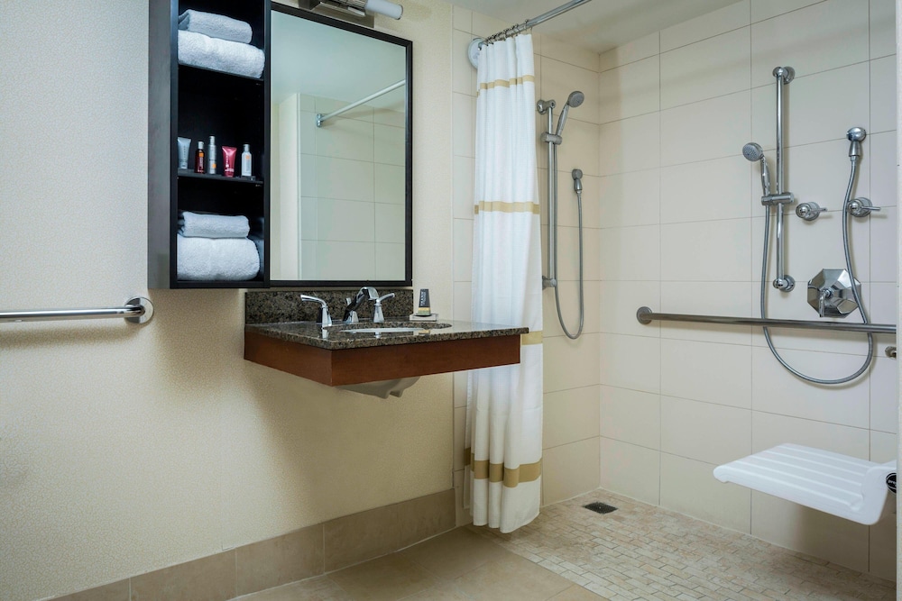Los Angeles Marriott Burbank Airport - photo 17