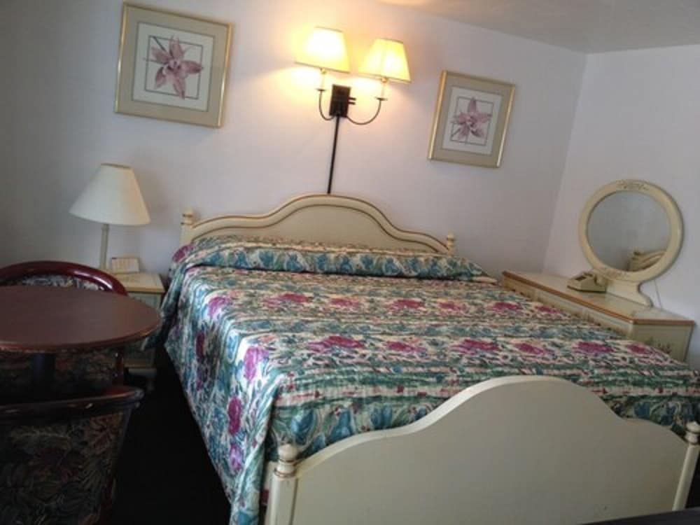 Three Oaks Motel - photo 14