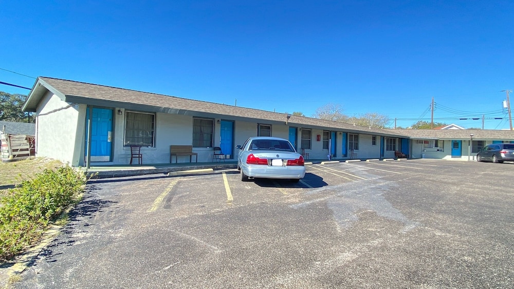 Tropic Motel - photo 2