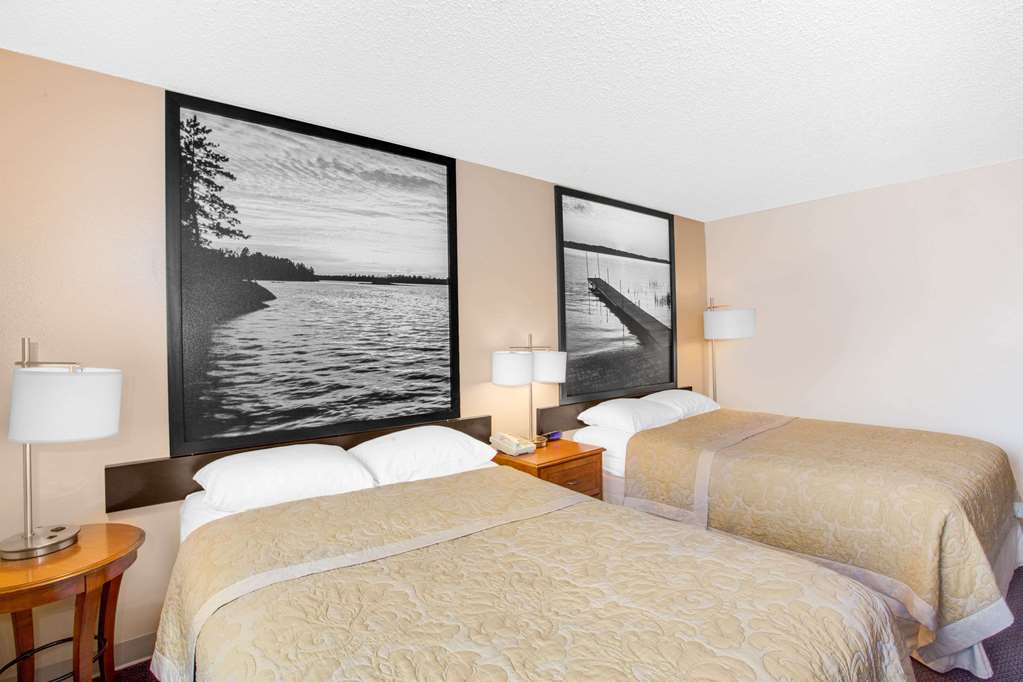 Super 8 by Wyndham Clear Lake - photo 7