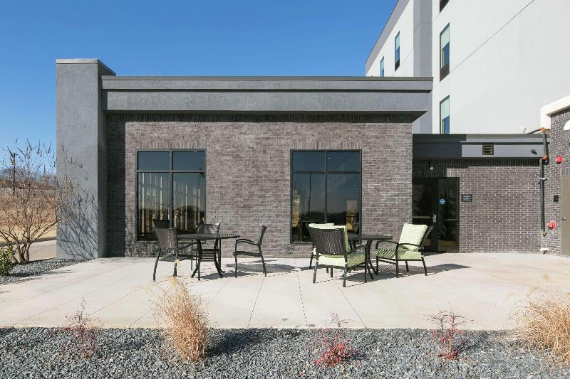 Hampton Inn & Suites Stroud - photo 3