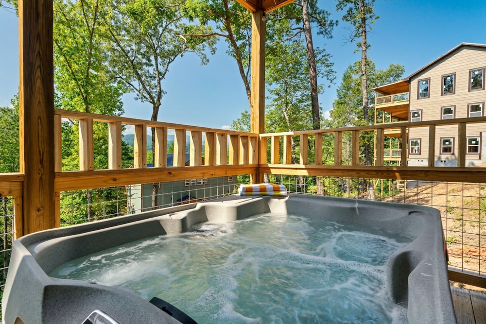 Tranquil Mountain Getaway By Ghosal Luxury Lodging - photo 23