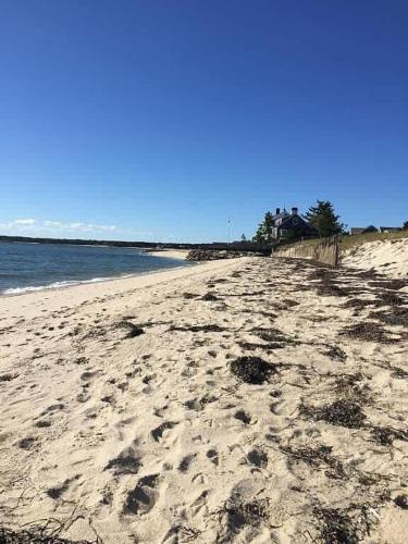 Lovely Home Minutes from Beach in Chatham — 4-Star Luxury Hotel in Chatham, United States