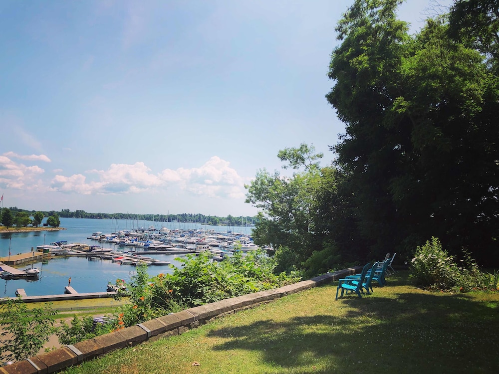 Waterside Inn - carbon neutral hotel in Gananoque