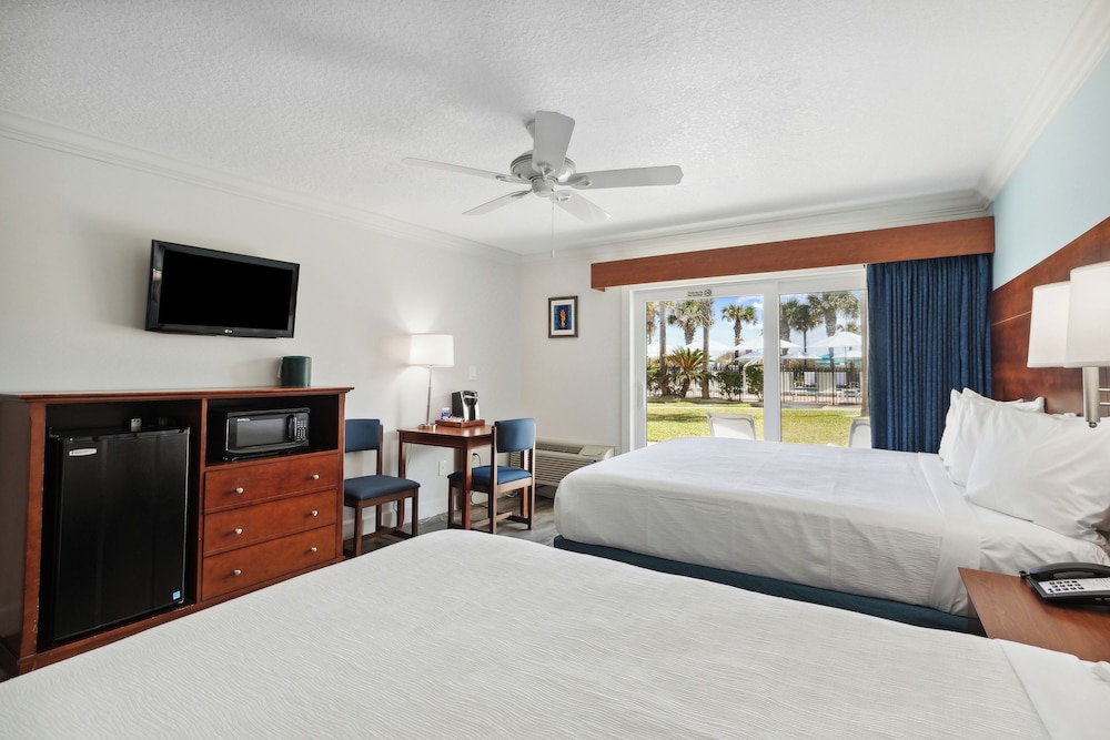 Seahorse Oceanfront Inn - photo 20
