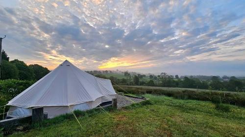 Welsh hilltop escape - last minute hotel in Unknown City